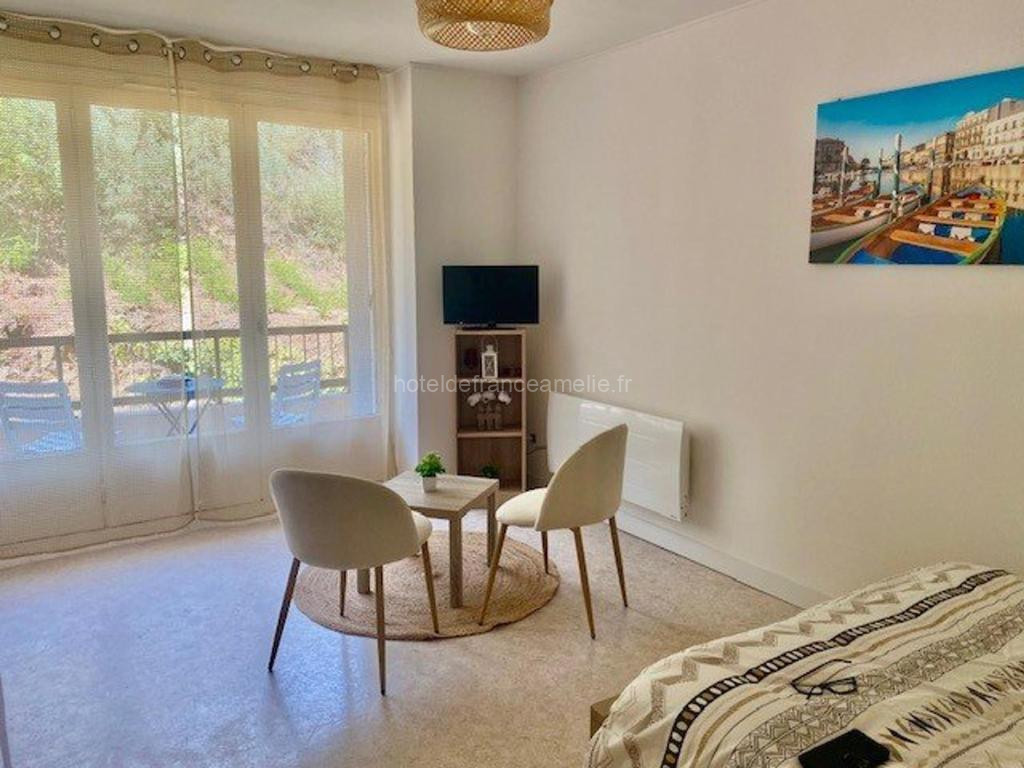 Photo du Studio confortable avec balcon, WIFI, proche cures - FR-1-703-190