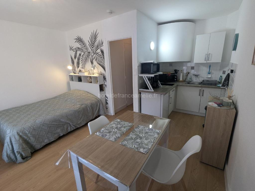 Photo de Studio Rue Castellane pour Cure ou Tourisme Vert à 2 min des Thermes