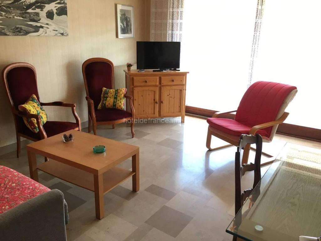 Appartement F2 avec Terrasse, Parking et WiFi, Animaux Acceptés, proche Amélie-les-Bains.