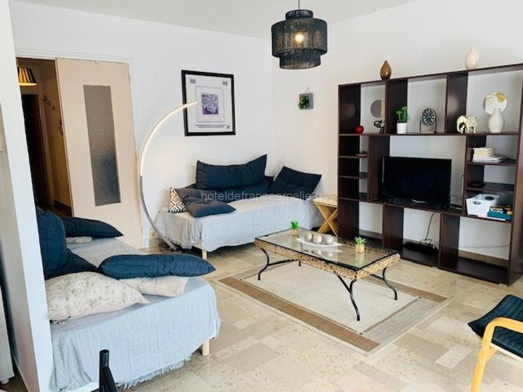 Appartement F2 cosy avec terrasse, plein sud, à 600m des cures et 400m du centre, animaux acceptés.