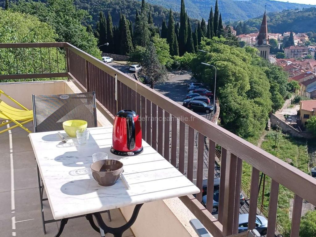 Studio Confortable avec Balcon, Clim, Wi-Fi, Proche Thermes et Centre-ville, Animaux Bienvenus