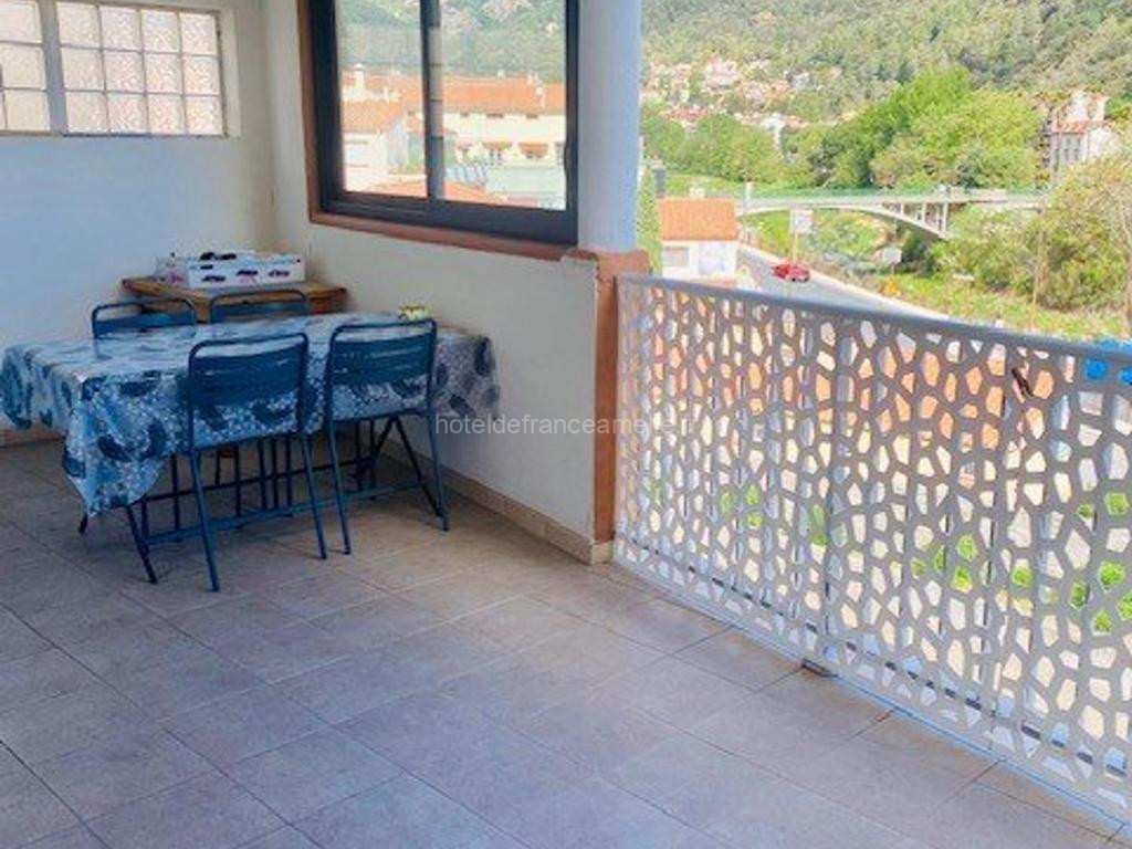 Appartement F2 avec Terrasse Spacieuse et Clim, Centre-Ville d'Amélie-les-Bains