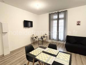 F2 meublé avec balcon, clim, WIFI, animaux admis - 50m des thermes - FR-1-703-198 à Amélie-les-Bains-Palalda