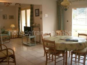 Charmant F2 avec Garage et Terrasse, 3 couchages, proche cures et centre-ville, Amélie-les-Bains - FR-1-703-12 à Amélie-les-Bains-Palalda