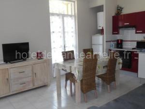 Charmant F2 avec balcon et parking, proche cure et centre-ville – Amélie-les-Bains - FR-1-703-84 à Amélie-les-Bains-Palalda