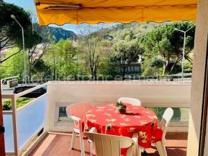 Charmant F2 avec terrasse, parking, et WiFi - à 600m des thermes d'Amélie-les-Bains - FR-1-703-129 à Amélie-les-Bains-Palalda