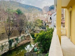 Charmant F2 avec balcon, centre-ville, 2 pers, proche cures, animaux admis - FR-1-703-183 à Amélie-les-Bains-Palalda